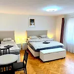 At The Blue Lion And Parking Assistance Apartmán
