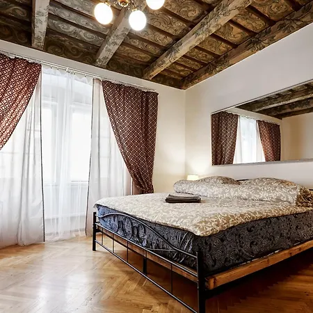 Apartment At The Blue Lion & Parking Assistance