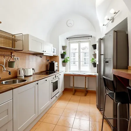 Apartment At The Blue Lion & Parking Assistance