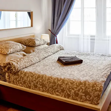 Apartment At The Blue Lion & Parking Assistance