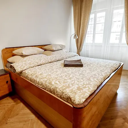 Apartment At The Blue Lion & Parking Assistance