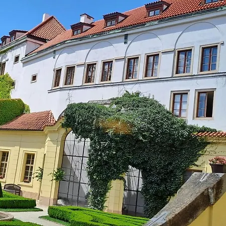 Apartment At The Blue Lion & Parking Assistance Prague