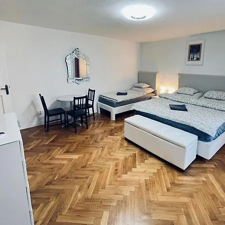 Apartment At The Blue Lion & Parking Assistance