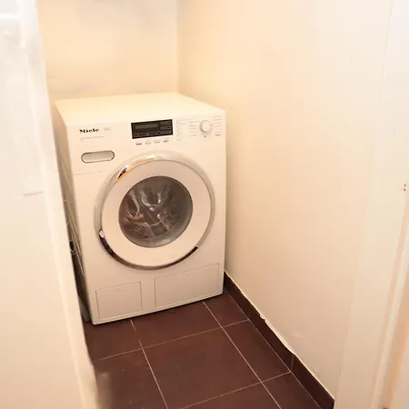 At The Blue Lion & Parking Assistance Apartment