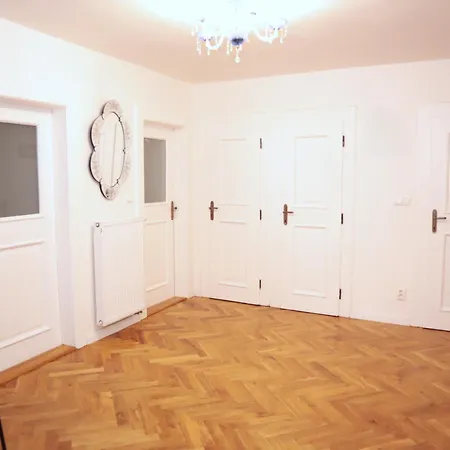 Apartment At The Blue Lion & Parking Assistance