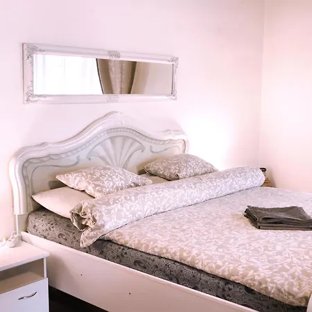 Apartment At The Blue Lion & Parking Assistance Prague