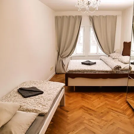 Apartment At The Blue Lion & Parking Assistance
