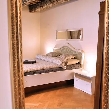 At The Blue Lion & Parking Assistance Apartment Prague