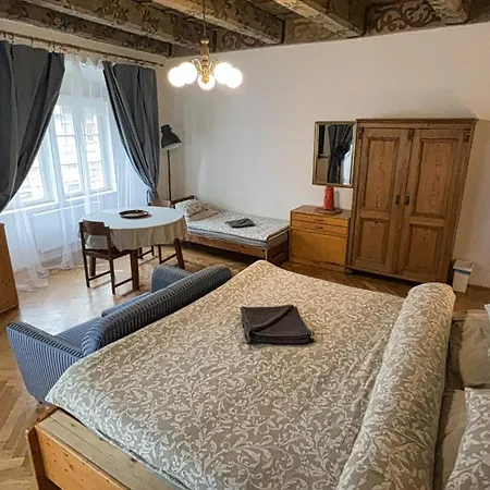 Apartment At The Blue Lion & Parking Assistance