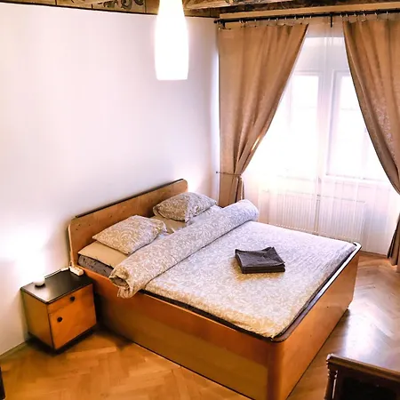 At The Blue Lion & Parking Assistance Apartment *