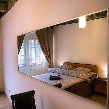 At The Blue Lion & Parking Assistance Apartment