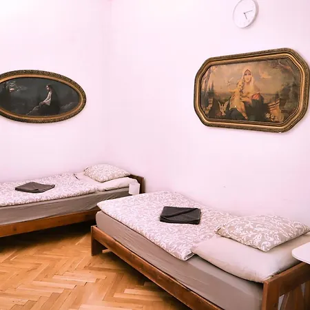 At The Blue Lion And Parking Assistance アパート *