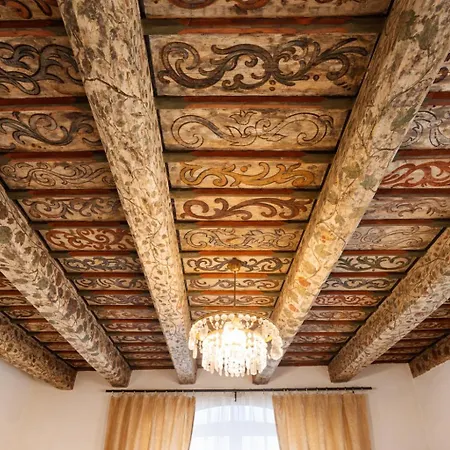 Apartamento At The Blue Lion And Parking Assistance